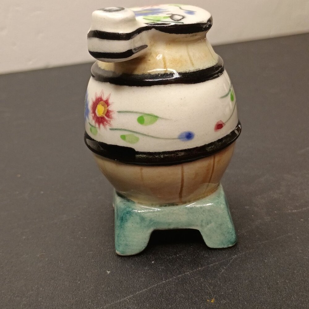 Vtg Napco Ceramics Pot Belly Stove Salt or Pepper Shaker Set Japan - Picture 10 of 12